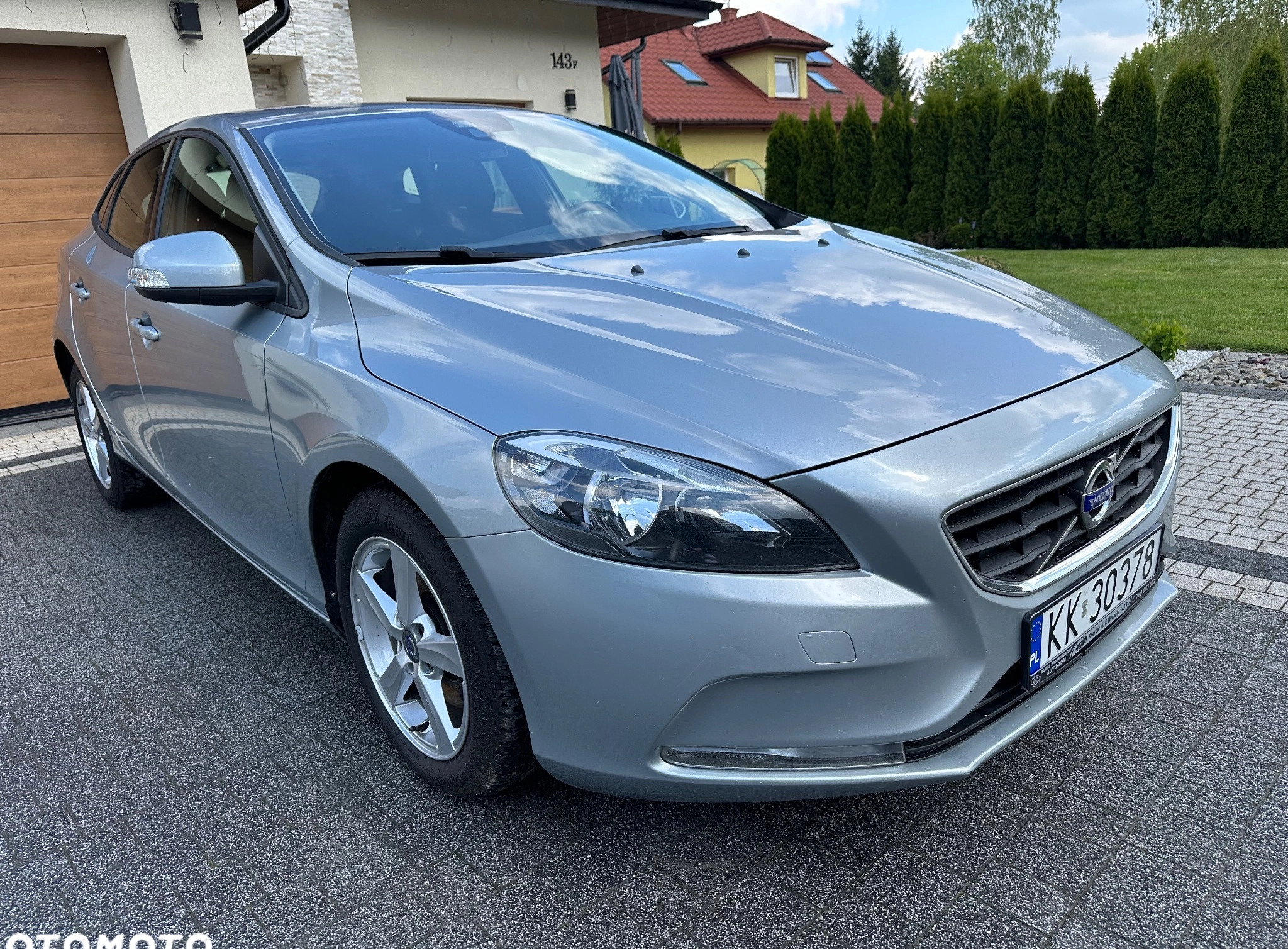 Volvo V40 cena 42500 przebieg: 170000, rok produkcji 2014 z Kraków małe 742